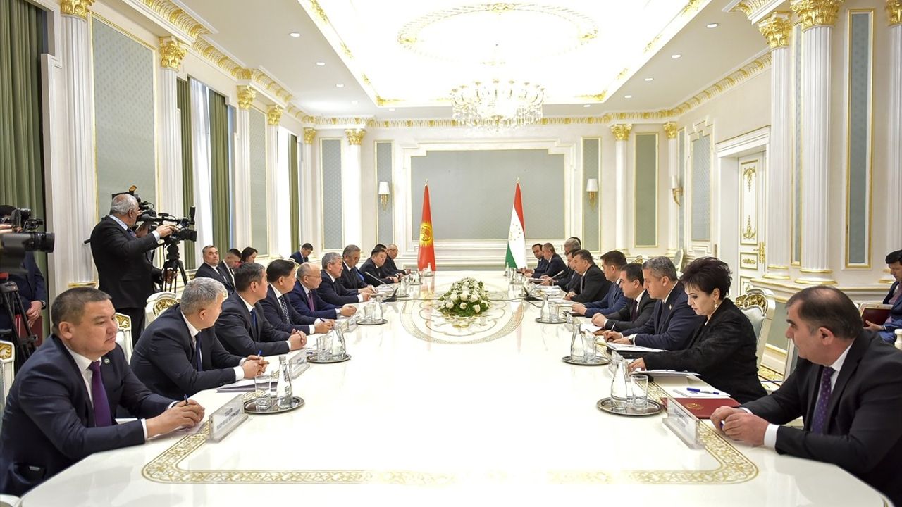 Kırgızistan ve Tacikistan Başbakanları Duşanbe'de Buluştu