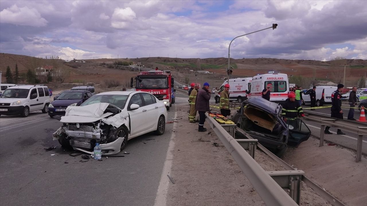 Kırıkkale'de Trafik Kazası: 1 Ölü, 6 Yaralı