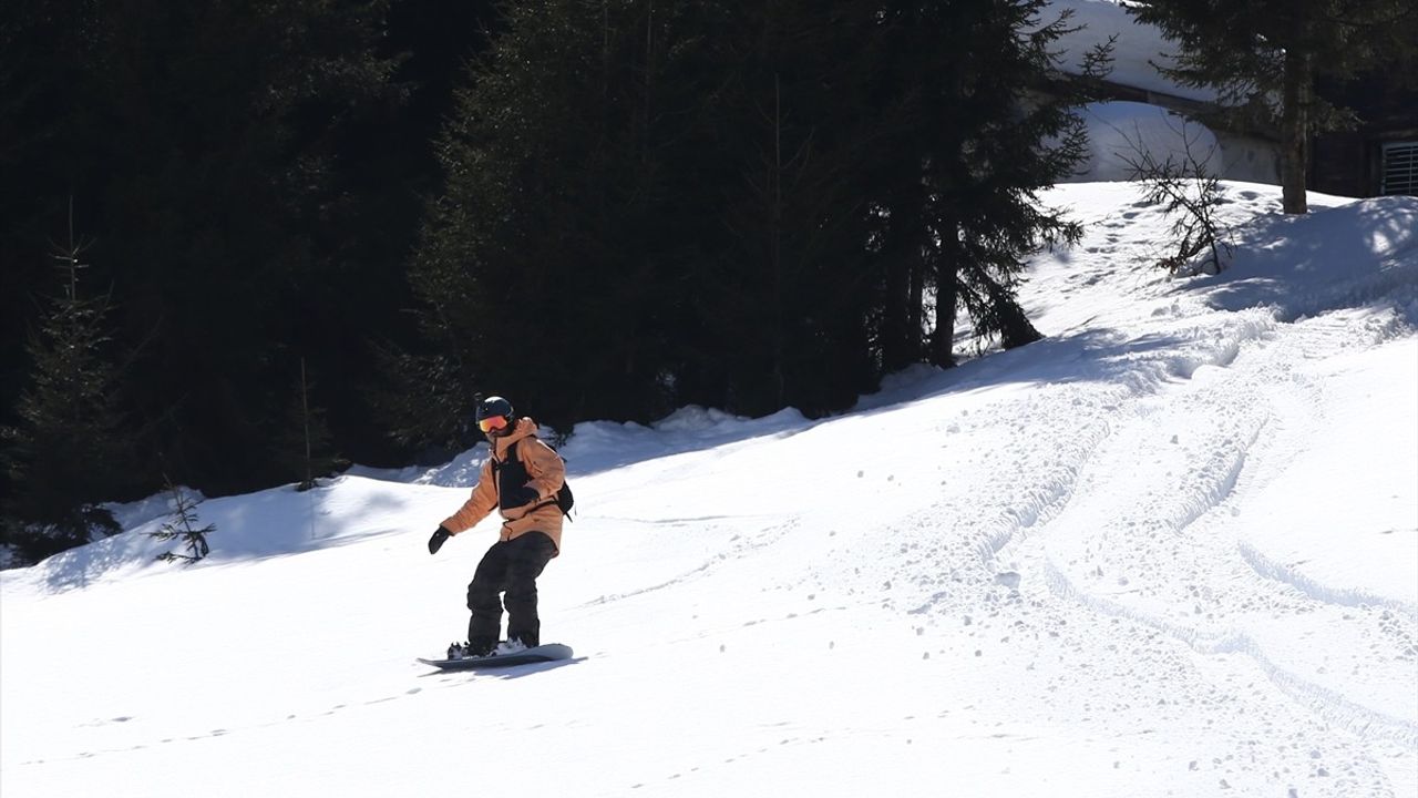 Kümbet Yaylası'nda Snowboard Etkinliği Düzenlendi