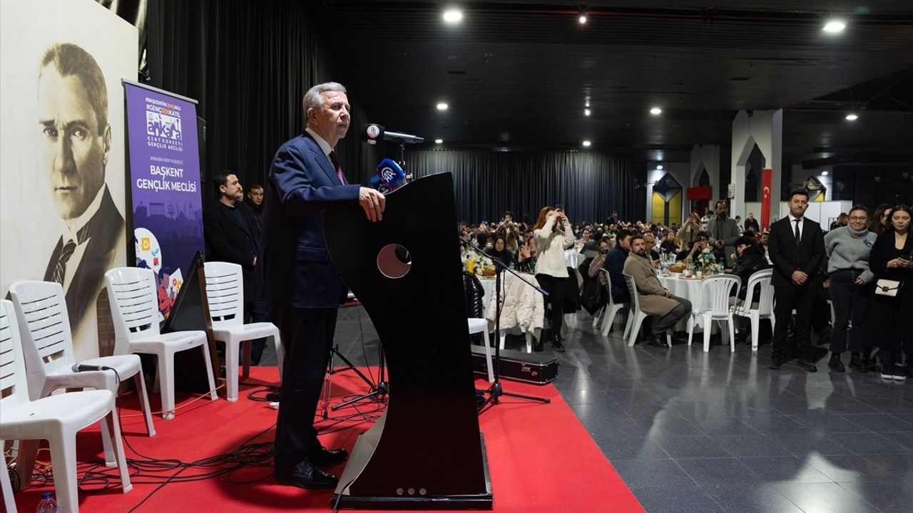 Mansur Yavaş Gençlerle Sahurda Bir Araya Geldi
