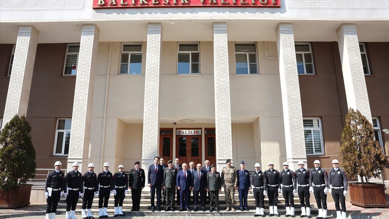 Milli Savunma Bakanı Güler Balıkesir'de İncelemelerde Bulundu