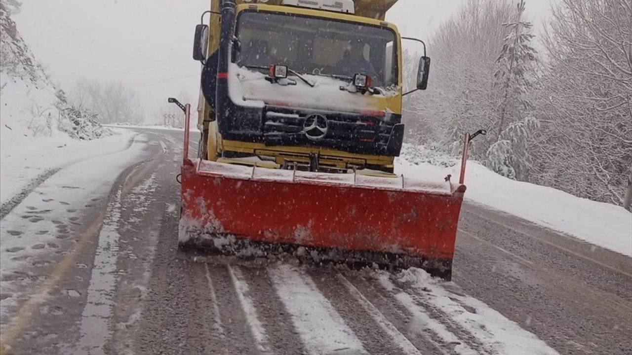 Muğla'da Kar Yağışı Sonrası Yollar Yeniden Ulaşıma Açıldı