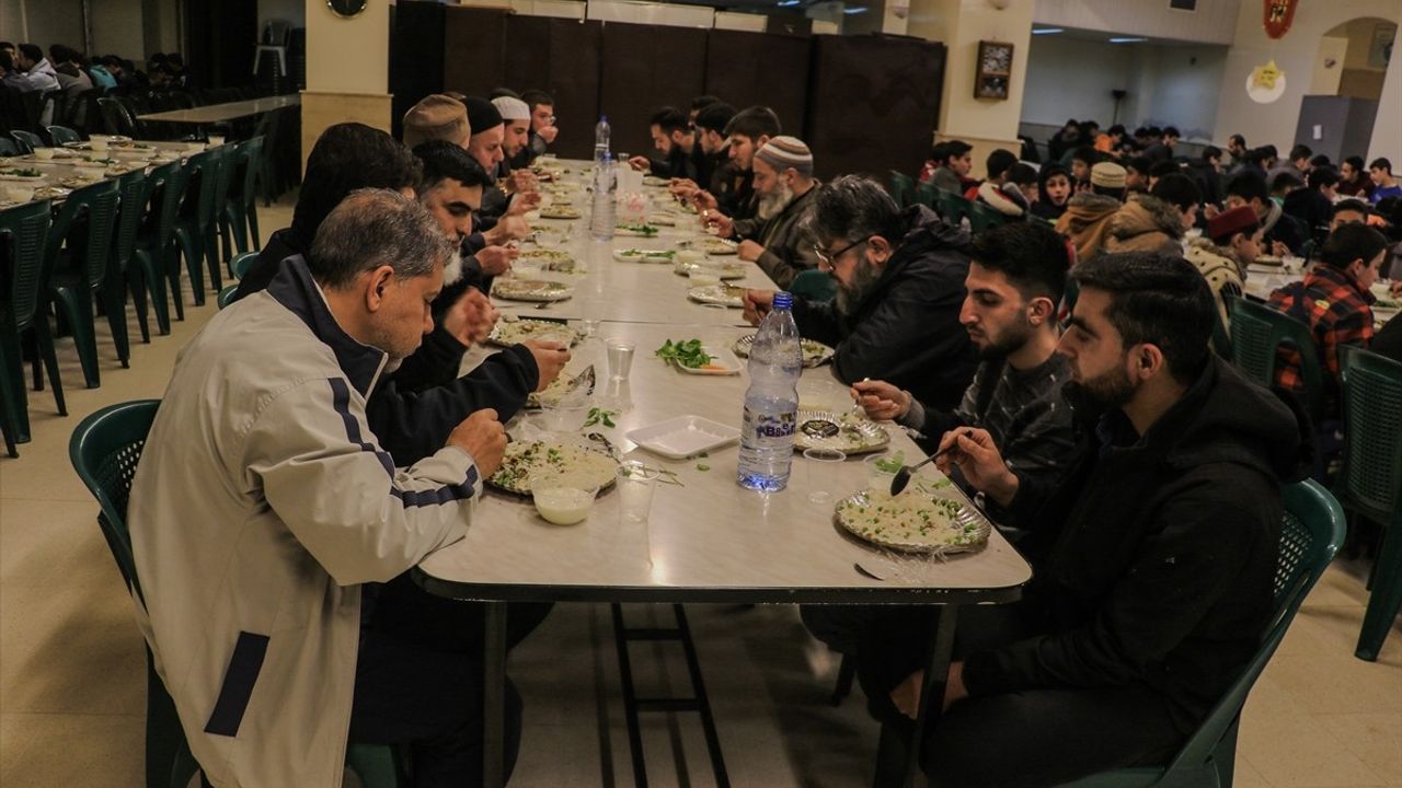 Muştu Gençlik'in Şam'da Düzenlediği Kardeşlik İftarı