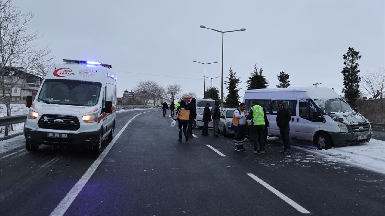 Nevşehir'de Kar Yağışı Sonrası Zincirleme Trafik Kazası