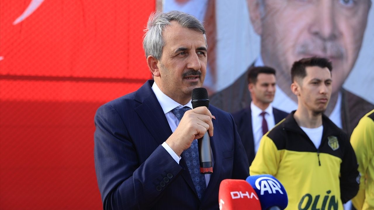 Osman Aşkın Bak, Edirne'deki Spor Tesislerinin Açılışında Gençlere Yatırım Vurgusu Yaptı