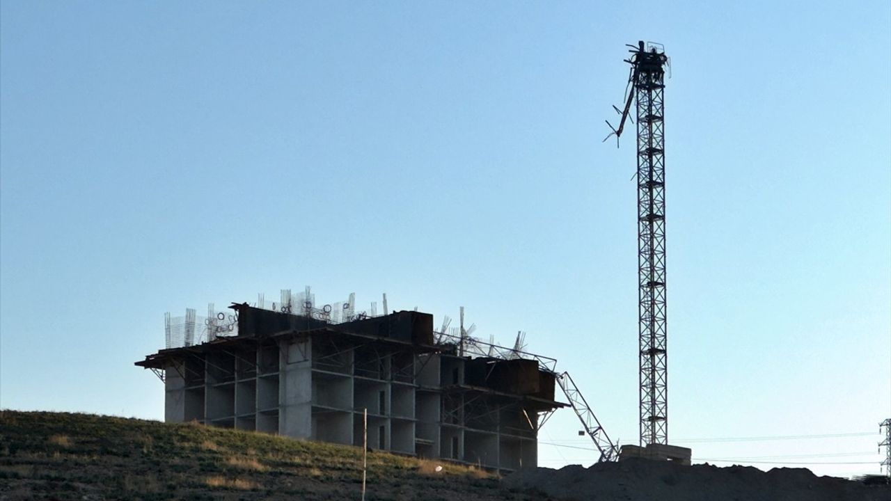 Osmaniye'de Kule Vinç Kazası: Operatör Hayatını Kaybetti