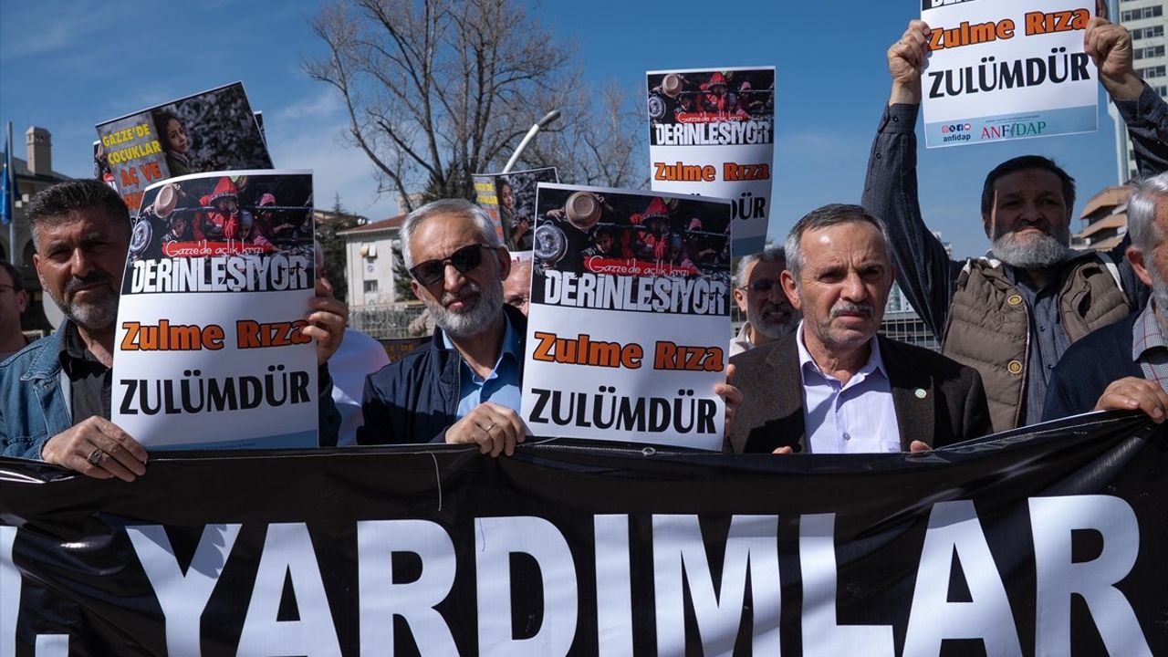 Refah Sınır Kapısı'na Protesto: Gazze İçin Yardım Çağrısı