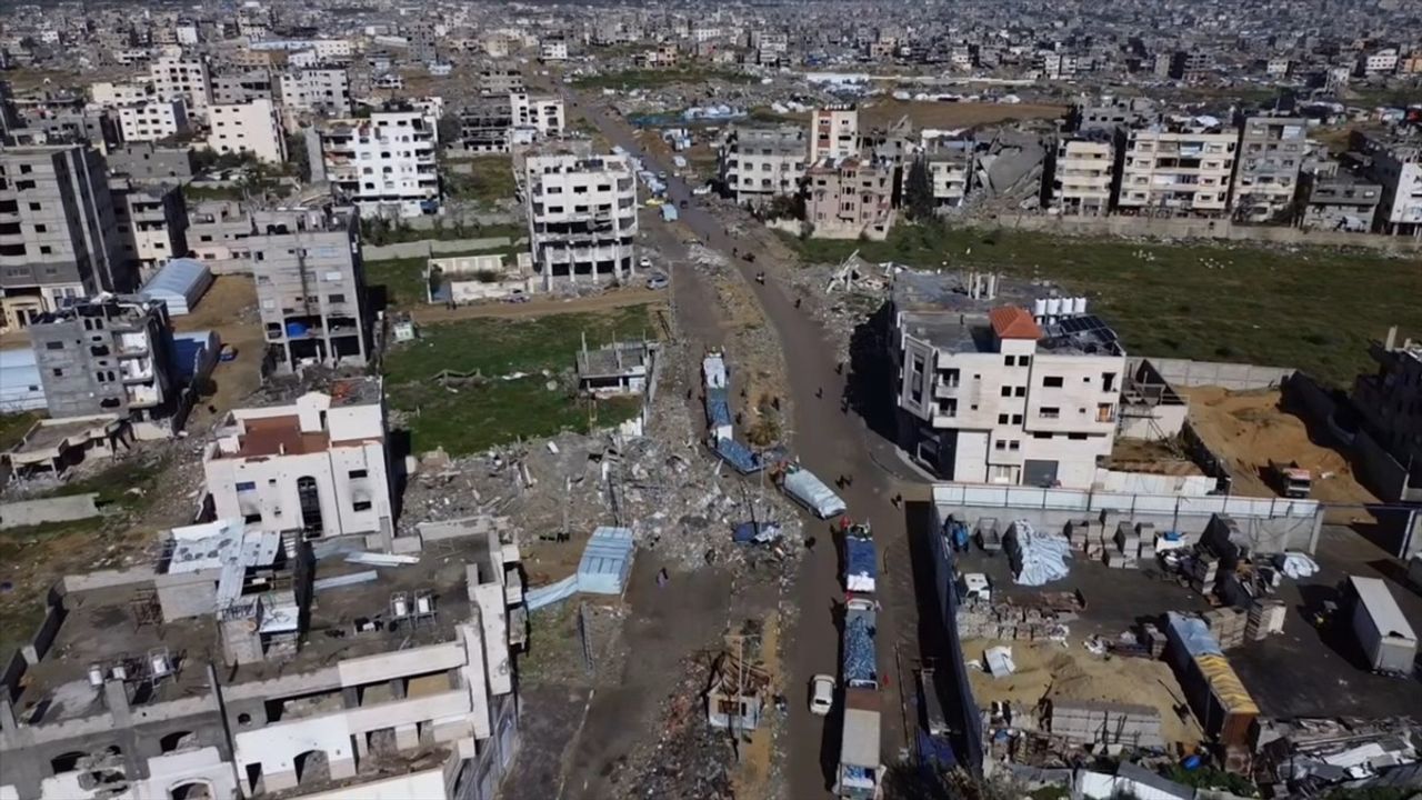 Sadakataşı Derneği Gazze'ye 10 Kamyon Yardım Gönderdi