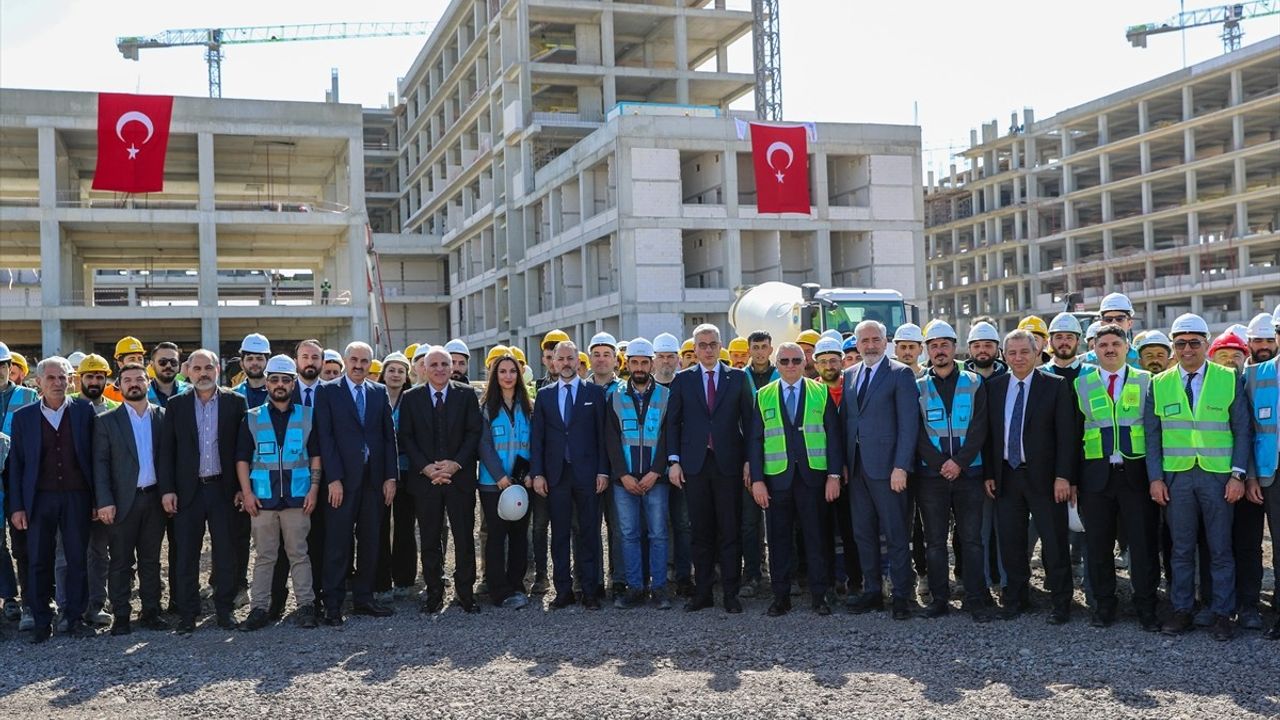 Sağlık Bakanı Kemal Memişoğlu'nun Diyarbakır Temasları