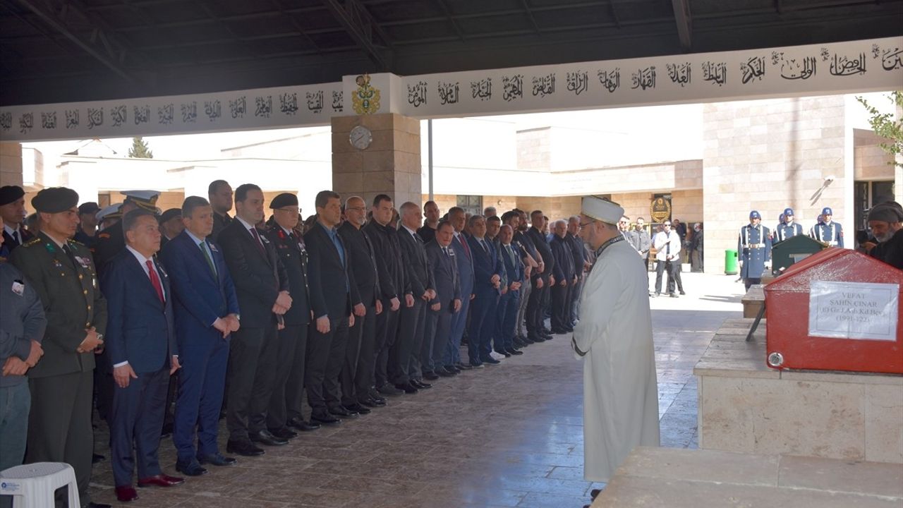 Şahin Çınar'ın Son Yolculuğu: Antalya'da Tören Düzenlendi