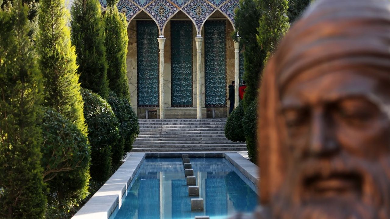 Saib-i Tebrizi'nin İsfahan'daki Anıt Mezarı: Şairin Mirası ve Etkisi