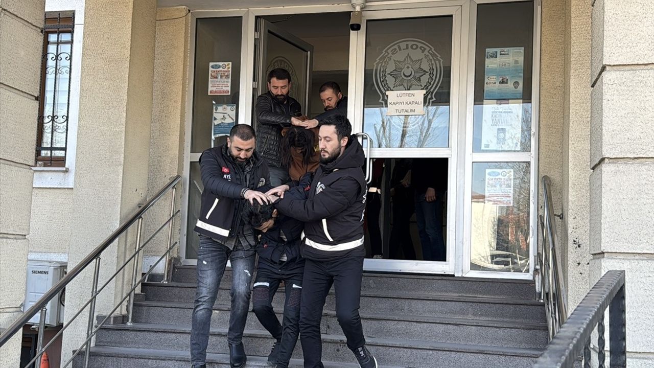 Sakarya'da Balkondan Düşen Hamile Kadın Hayatını Kaybetti