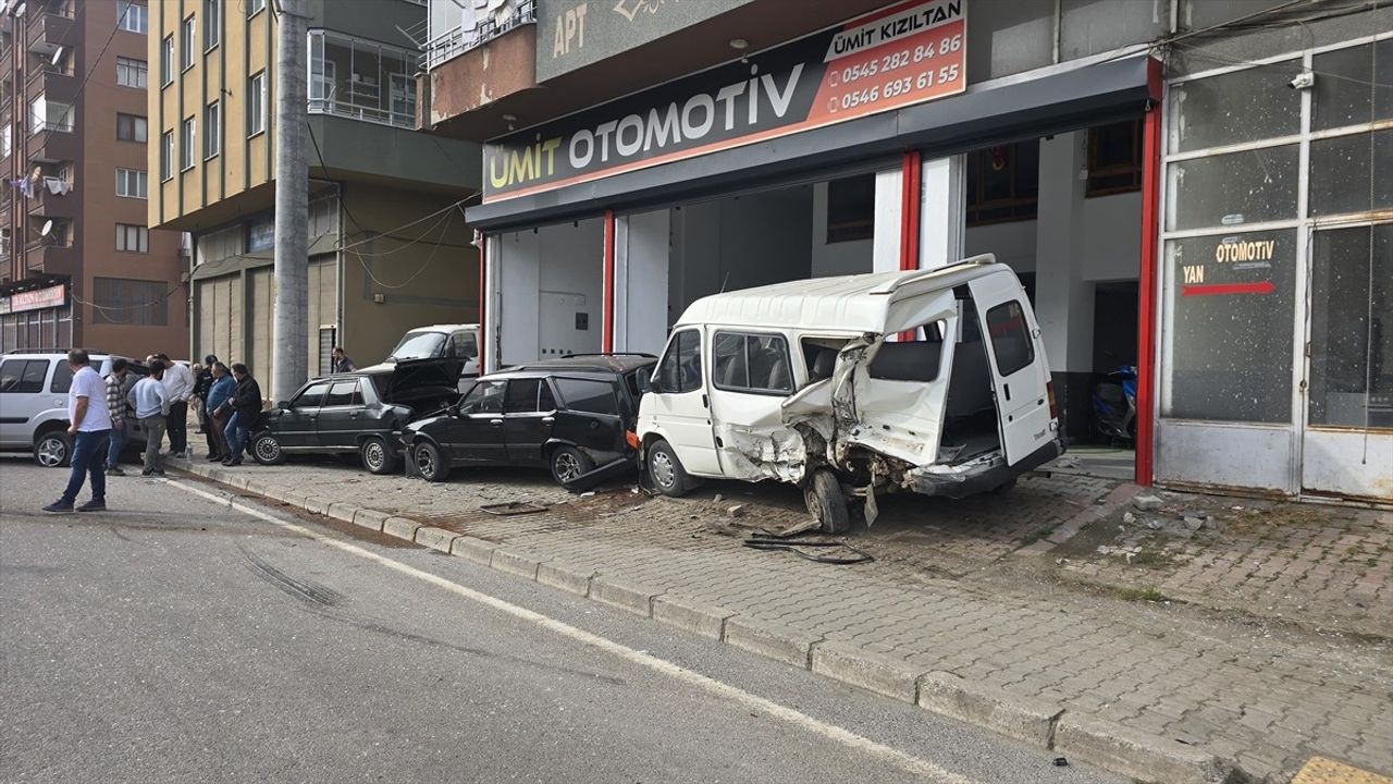 Samsun'da Trafik Kazası: 2 Yaralı