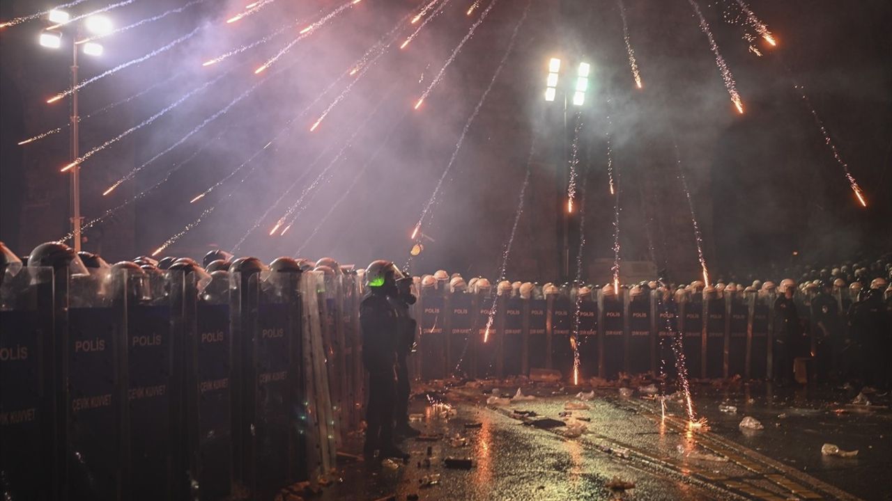 Saraçhane'deki İzinsiz Gösteriye Polis Müdahalesi