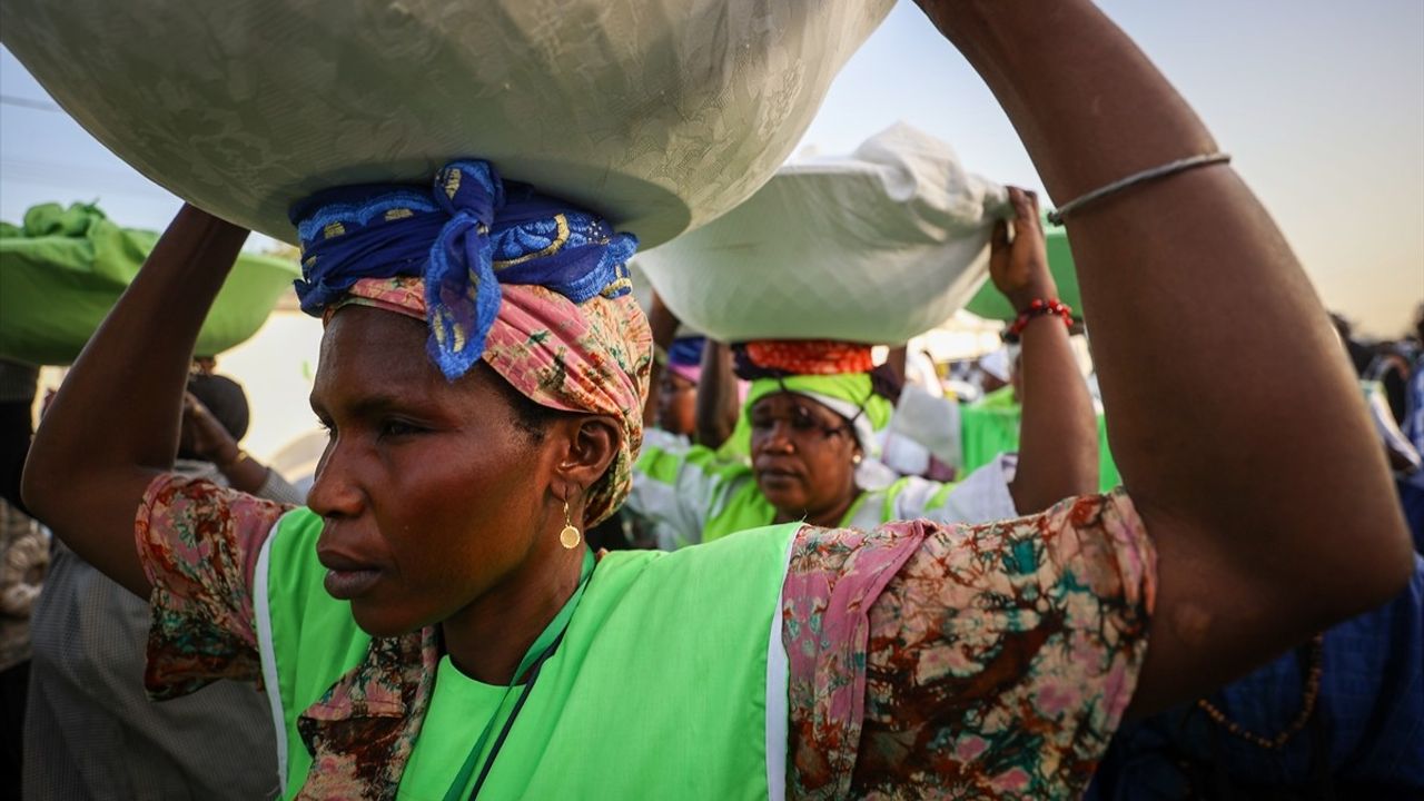 Senegal'de Baye Fall Hareketinden İhtiyaç Sahiplerine İftar Dağıtımı