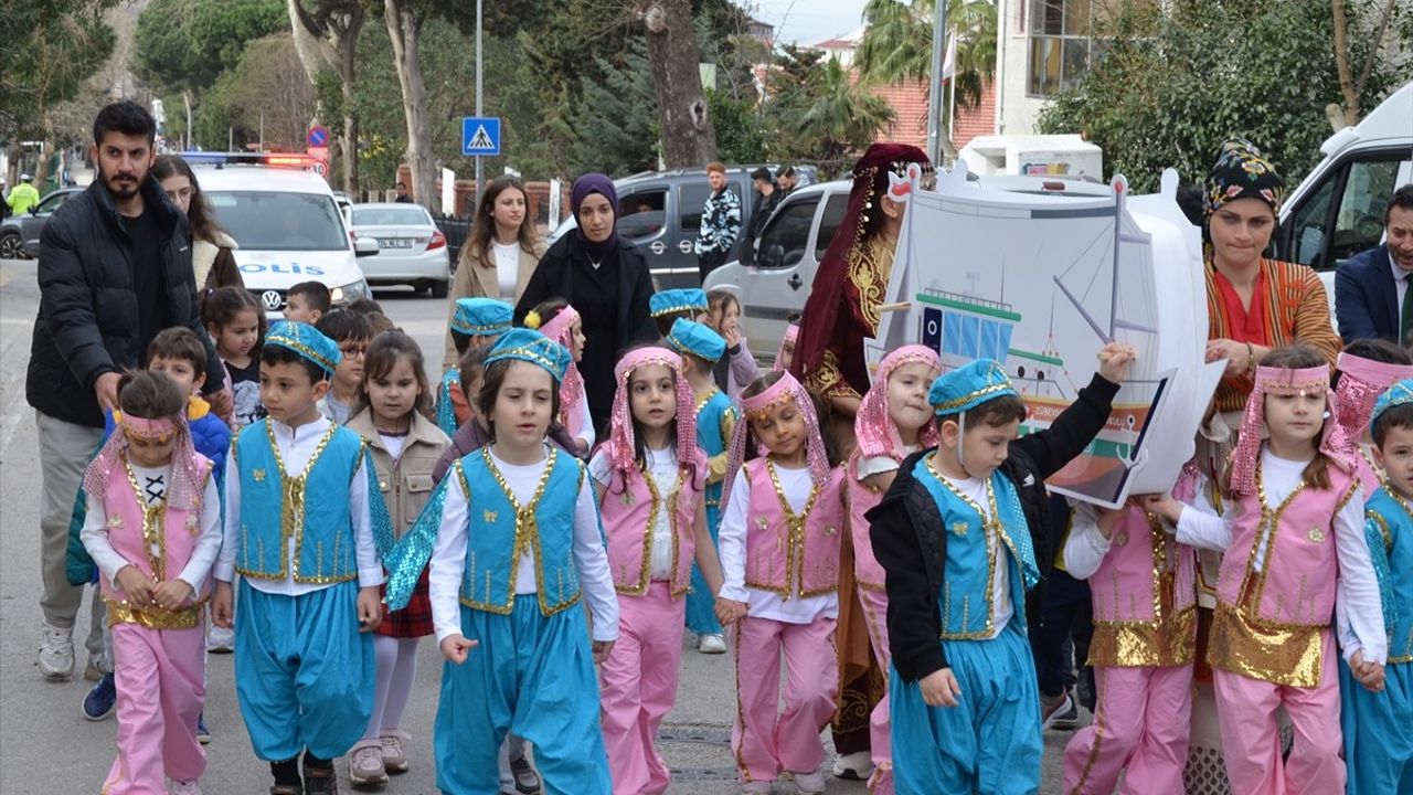 Sinop'ta Minik Öğrenciler Helesa Şenliği'nde Bahşiş Topladı