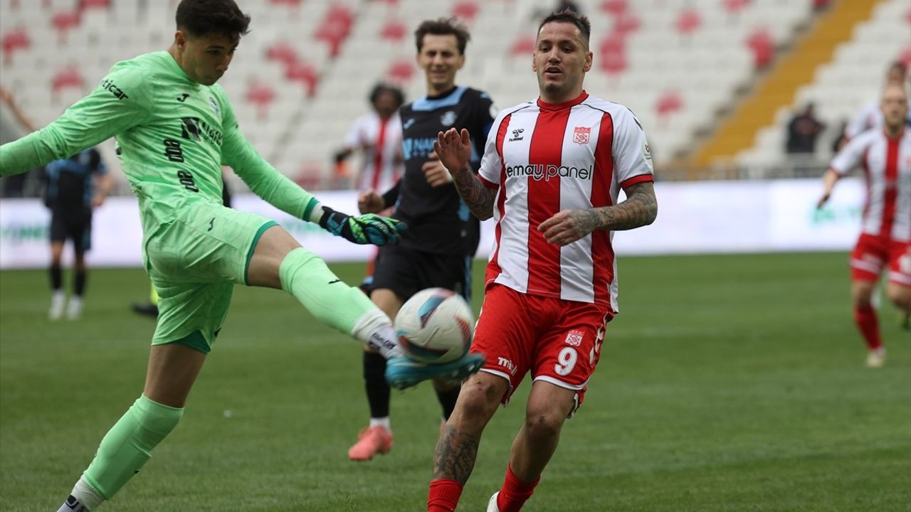Sivasspor, Adana Demirspor'u Farkla Geçti