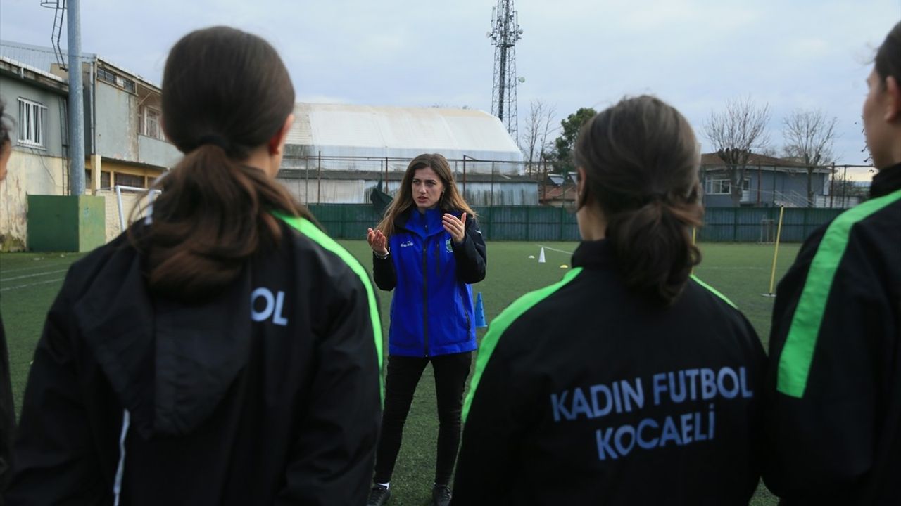 Şüheda Yıldız: Yarım Kalan Hayallerini Futbolcu Yetiştirerek Tamamlıyor