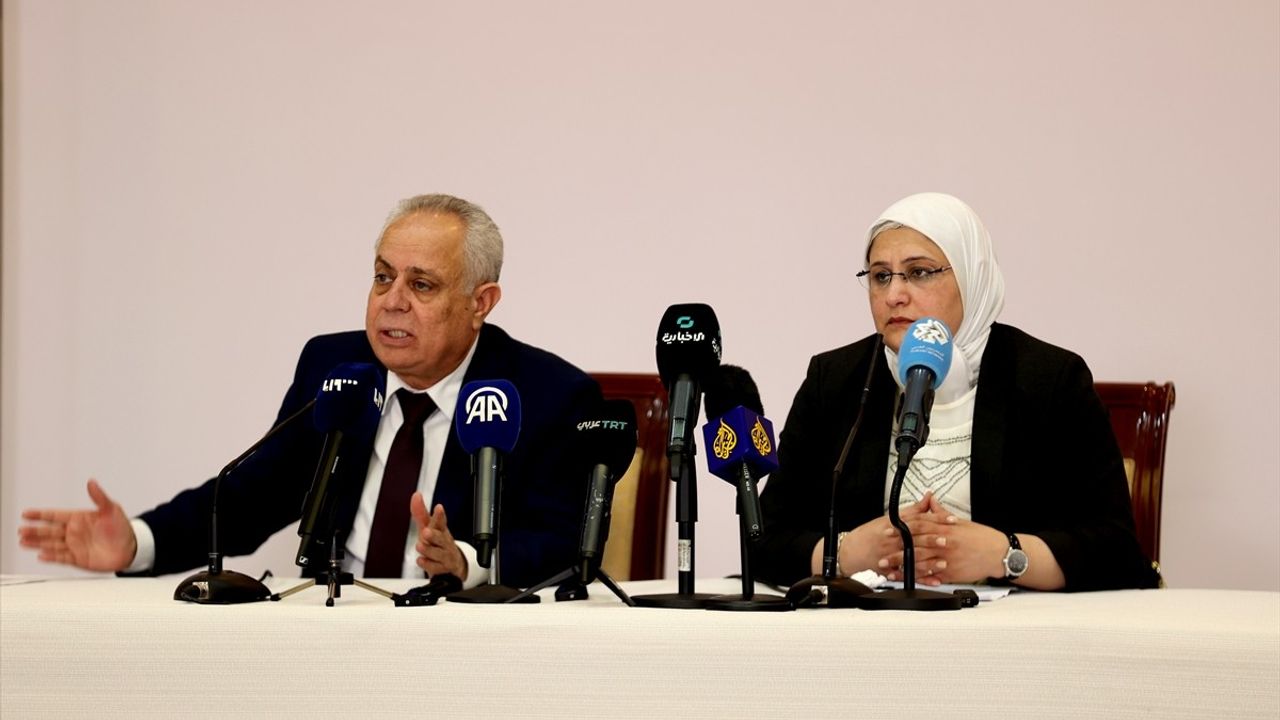 Suriye Cumhurbaşkanı Ahmed Şara Geçici Anayasa Bildirgesini İmzaladı