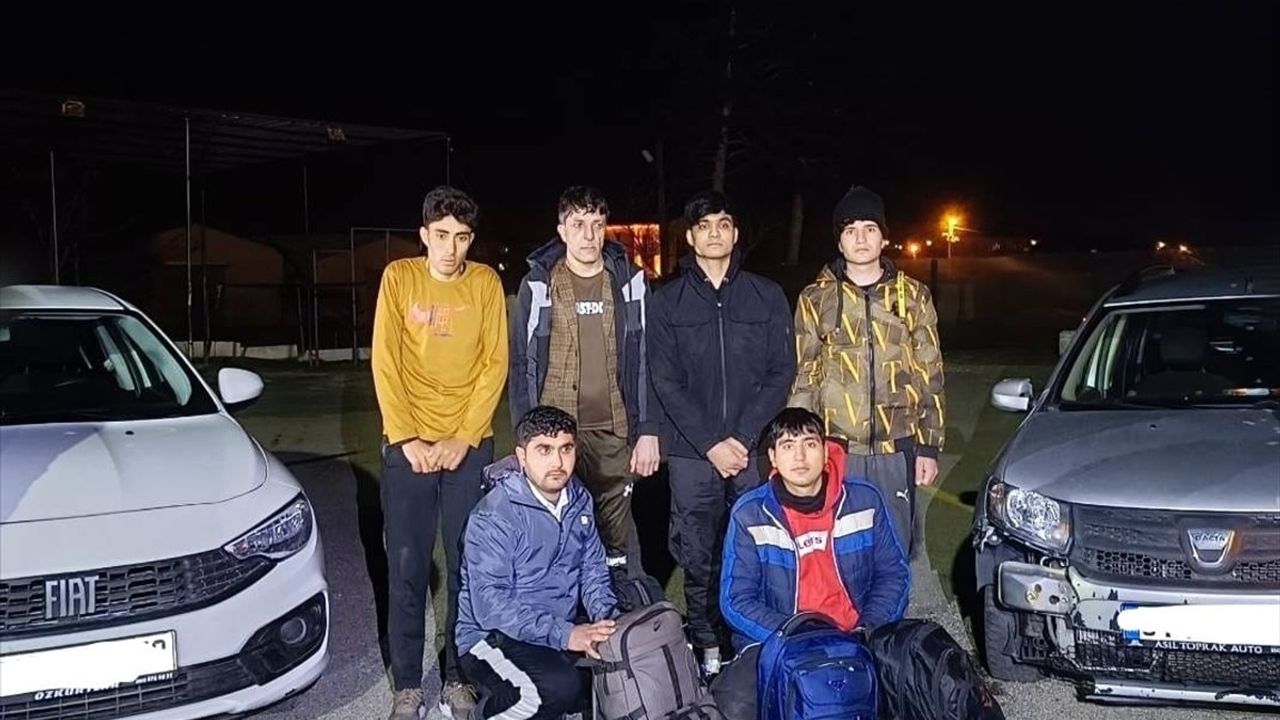 Tekirdağ'da Düzensiz Göçmen ve İnsan Kaçakçıları Yakalandı