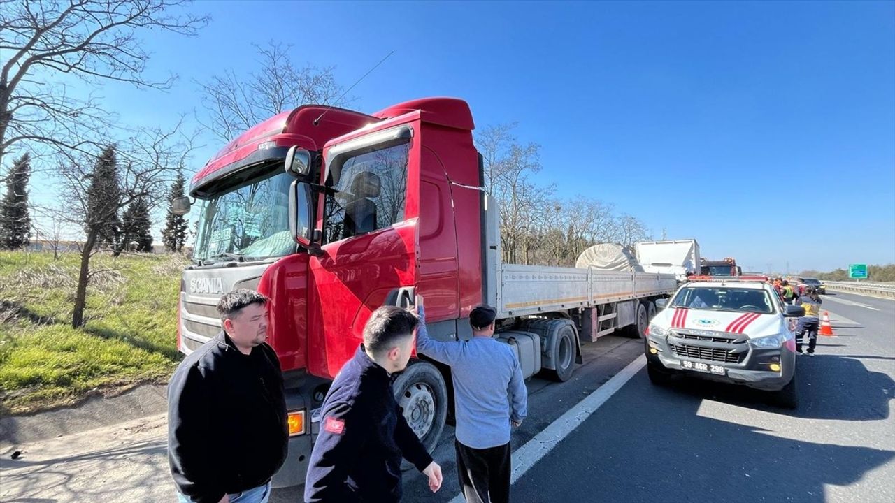 Tekirdağ'da Feci Kaza: Tır Sürücüsü Hayatını Kaybetti