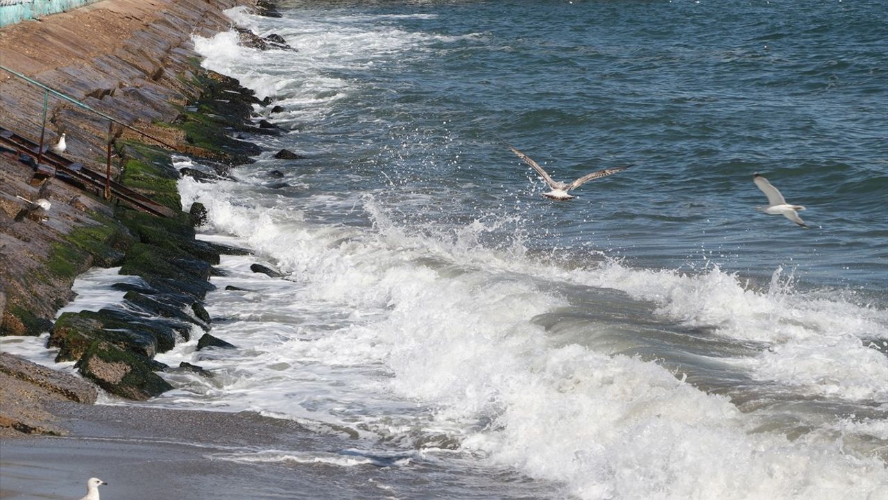 Tekirdağ'da Lodos Deniz Ulaşımını Zorluyor