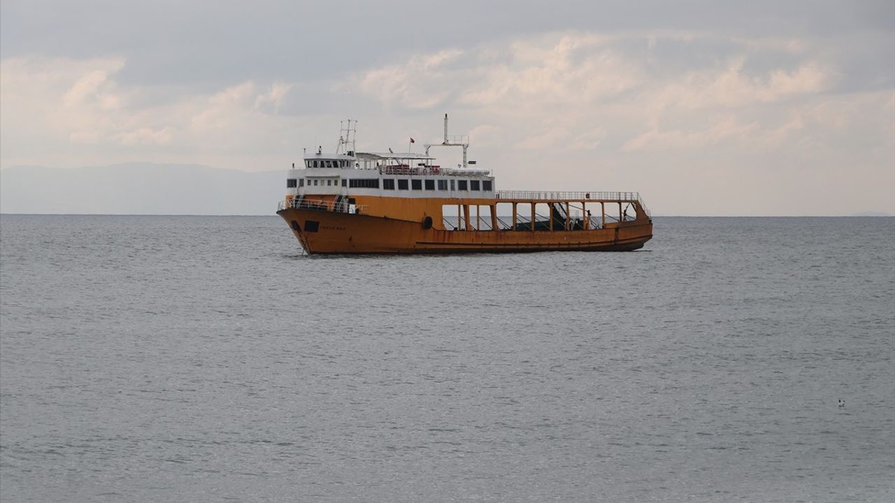 Tekirdağ'da Poyraz Rüzgarı Deniz Ulaşımını Aksatıyor