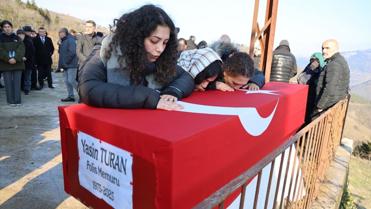 Trafik Kazasında Hayatını Kaybeden Polis Memuru Yasin Turan, Trabzon'da Defnedildi