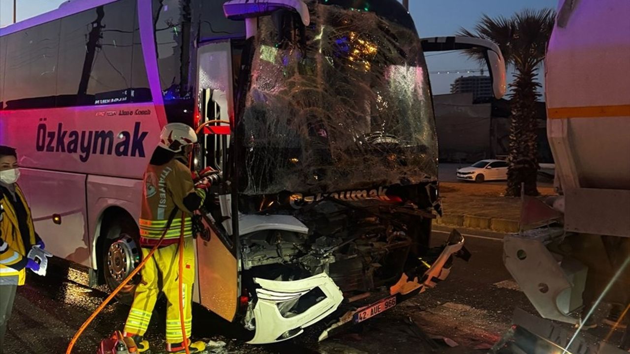 Turgutlu'da Zincirleme Trafik Kazası: 1 Ölü, 7 Yaralı