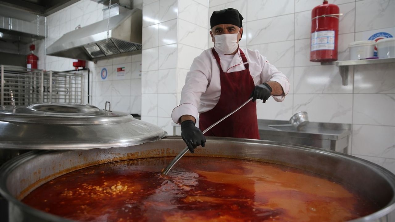 Türk Kızılay Adıyaman'dan İhtiyaç Sahiplerine İftar Yardımı