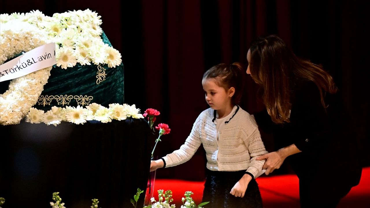 Türk Müziğinin Usta Sanatçısı Edip Akbayram'a Veda Töreni