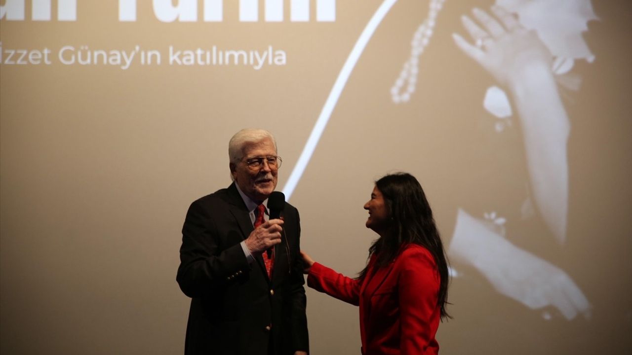Türkan Şoray ve İzzet Günay 57 Yıl Sonra "Vesikalı Yarim" İçin Buluştu