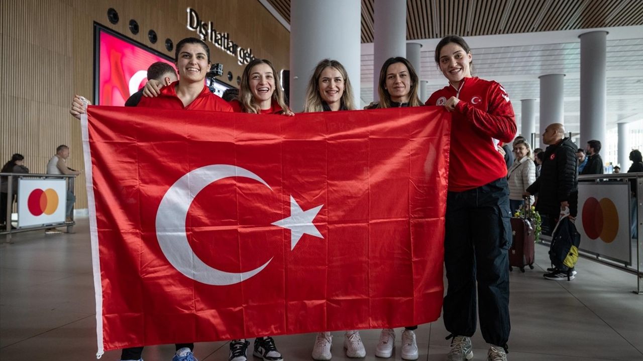 Türkiye Kadın Boks Milli Takımı Dünya Üçüncüsü Olmanın Gururunu Yaşıyor