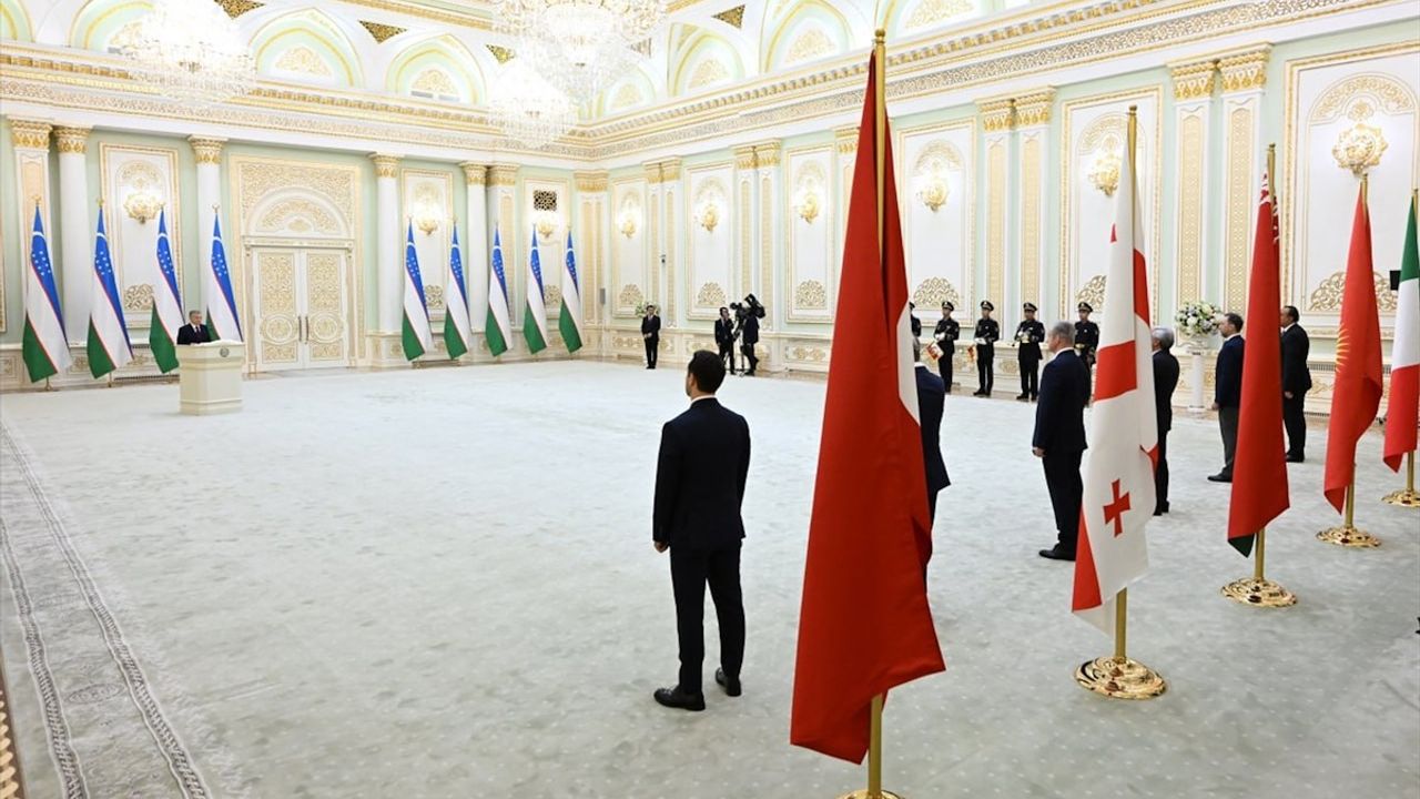 Türkiye'nin Taşkent Büyükelçisi Ulutaş, Mirziyoyev'e Güven Mektubu Sundu