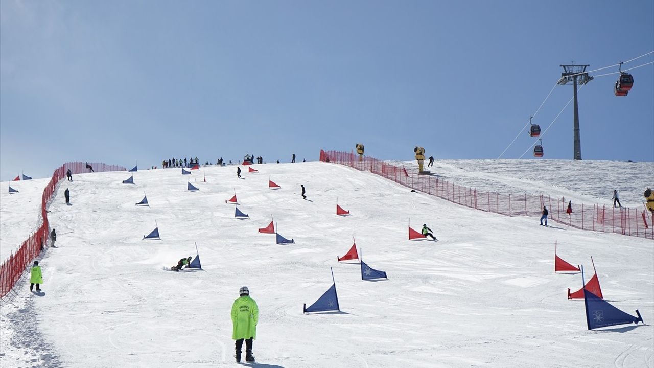 Türkiye Snowboard Şampiyonası Erciyes'te Başladı