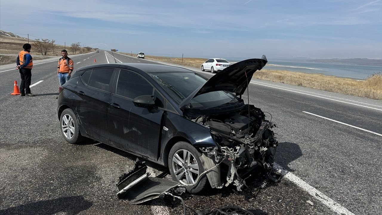 Van'daki Trafik Kazasında 6 Yaralı