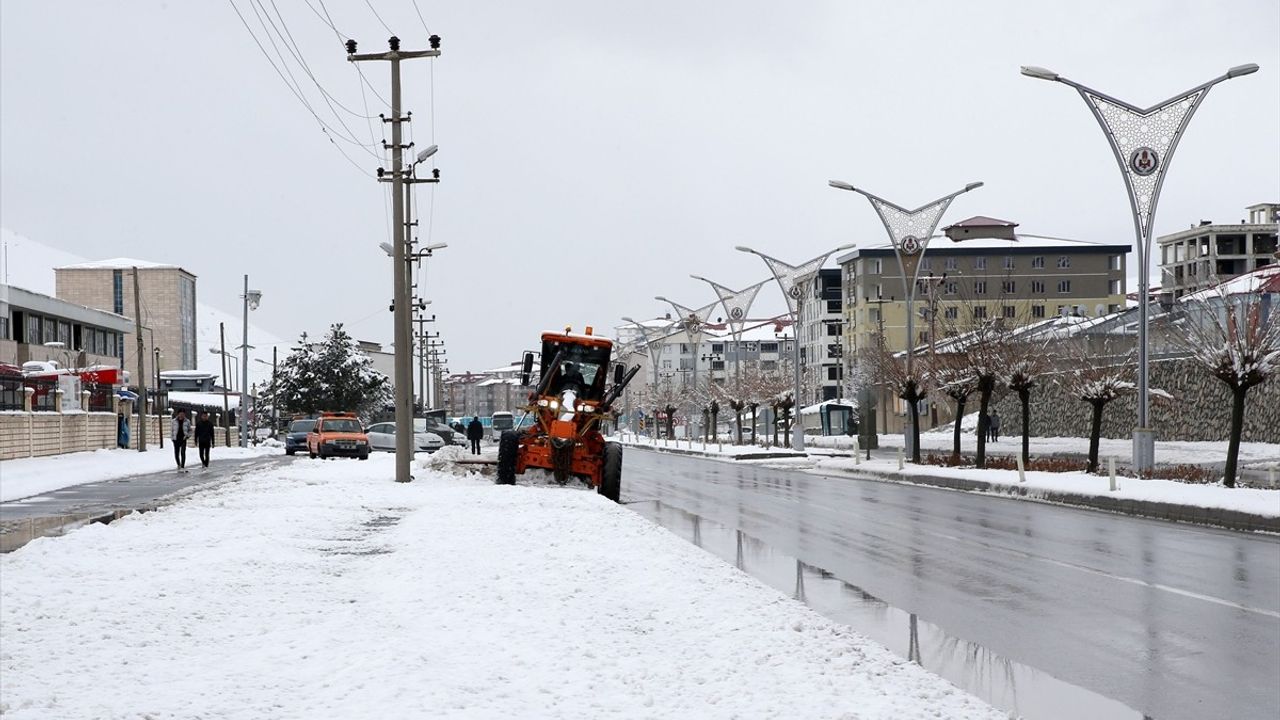 Van ve Bitlis'te Ulaşım Kesintisi