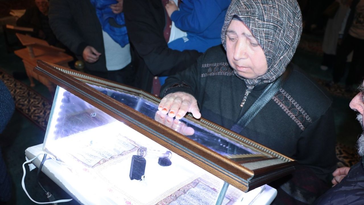 Yozgat'ta Kadir Gecesi coşkusu: Sakal-ı Şerif ziyarete açıldı