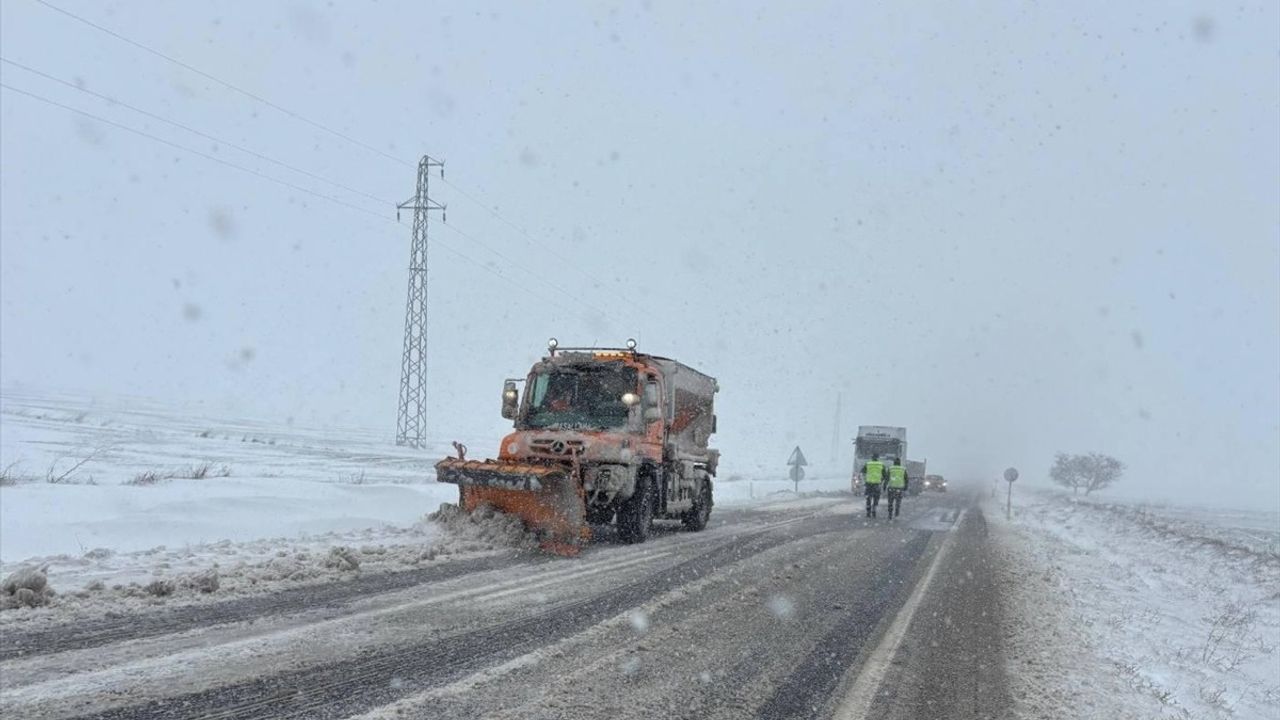 Yozgat'ta Kapatılan 73 Köy Yolu İçin Çalışmalar Sürüyor