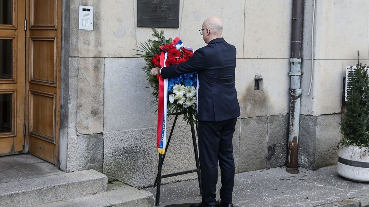 Zoran Djindjic'in Suikastının 22. Yılı: Belgrad'da Anma Töreni Düzenlendi