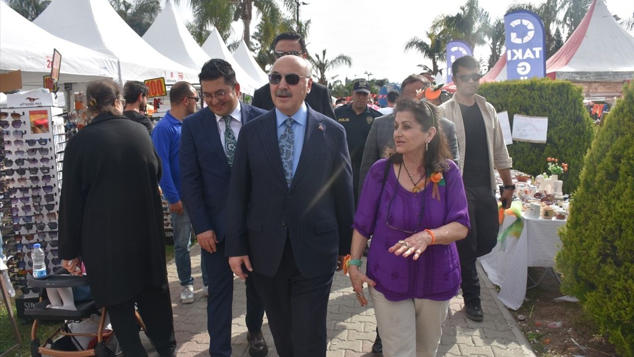 Adana Valisi Köşger, Filistinli Sanatçıların Sergisini Ziyaret Etti