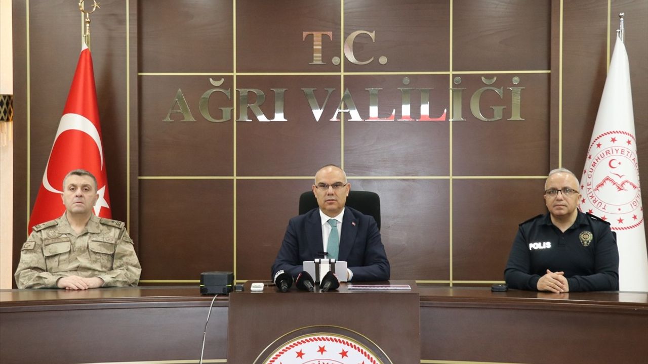 Ağrı'da Düzensiz Göçmenlerin Girişi Engellendi