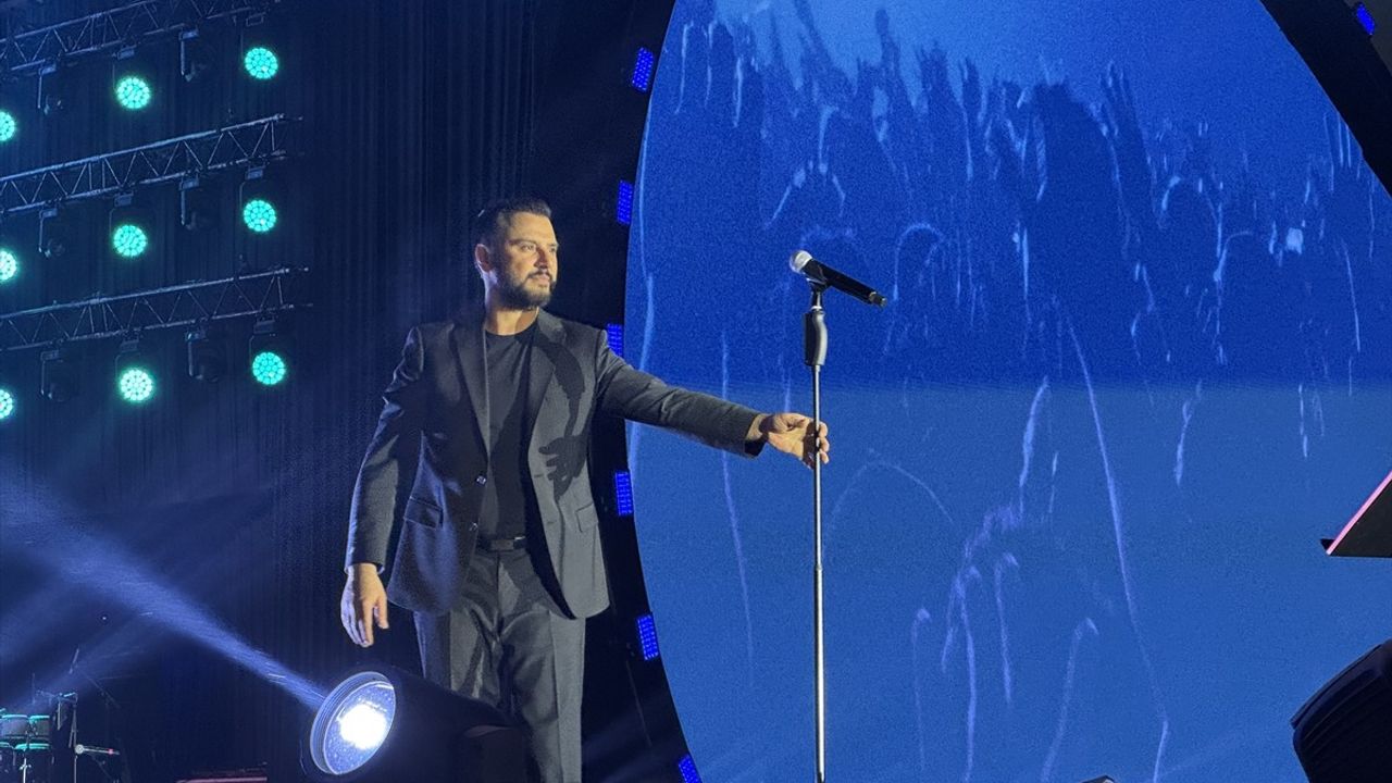 Alişan Adana'da Enerji Dolu Bir Konser Verdi