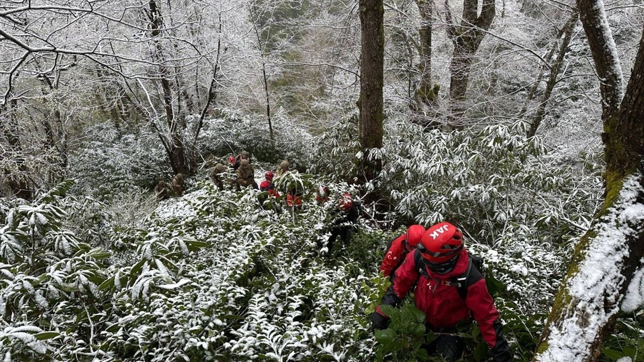 Artvin'de Yasa Dışı Geçiş: 11 Saatlik Kurtarma Operasyonu