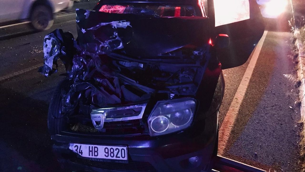 Balıkesir'de Otomobil-Traktör Çarpışması: 1 Ölü, 2 Yaralı