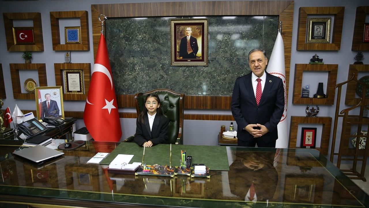 Bingöl'de 23 Nisan Coşkusu: Makam Koltukları Çocuklara Devredildi