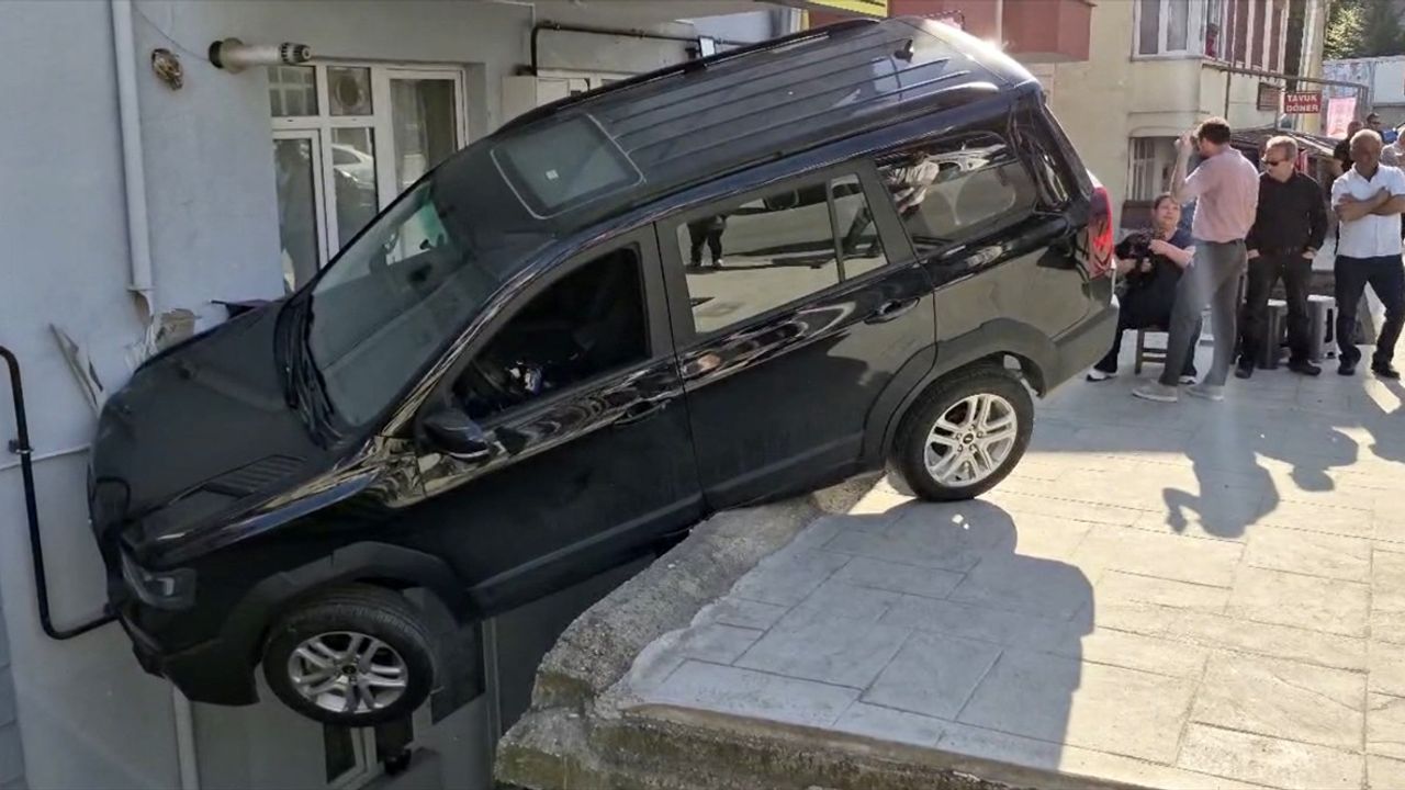 Edirne'de Balkona Çarpan Cipte Yaralı