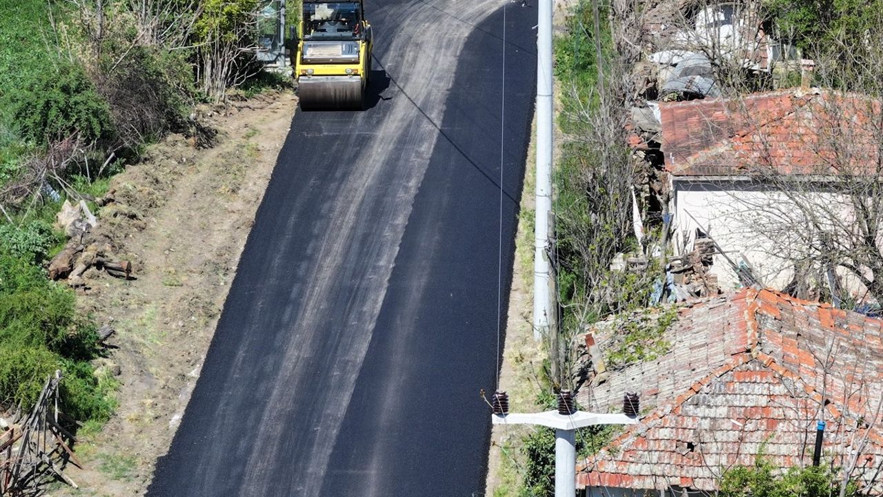 Edirne'de Köy Yollarına Sıcak Asfalt Desteği