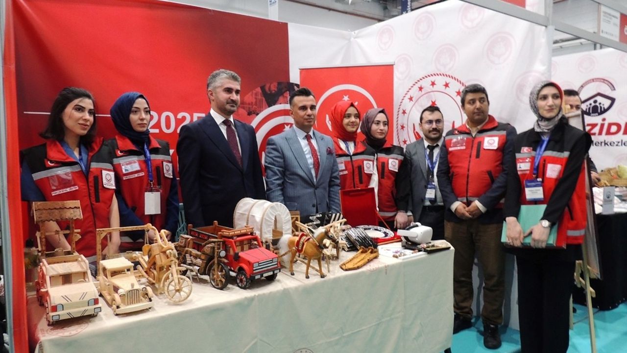 Engelli Bireylerin Sanat Eserleri İncelendi