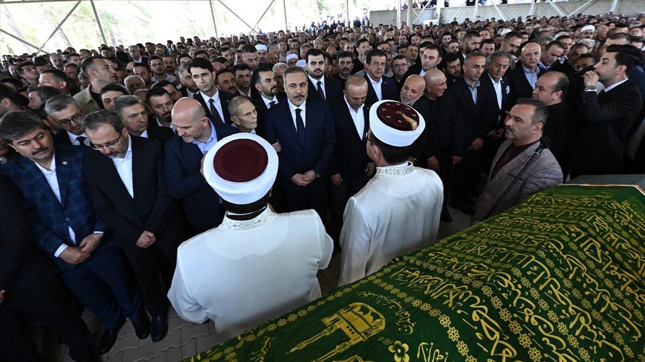 Eski Dışişleri Bakanı Mevlüt Çavuşoğlu'nun Babası Osman Çavuşoğlu'nun Cenazesi Düzenlendi